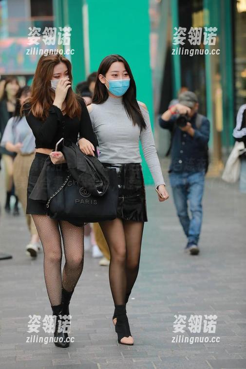 魔镜街拍 - 当你看到楼楼穿白色连衣裙的美图合集，你会说，哇，这也太好看了吧？