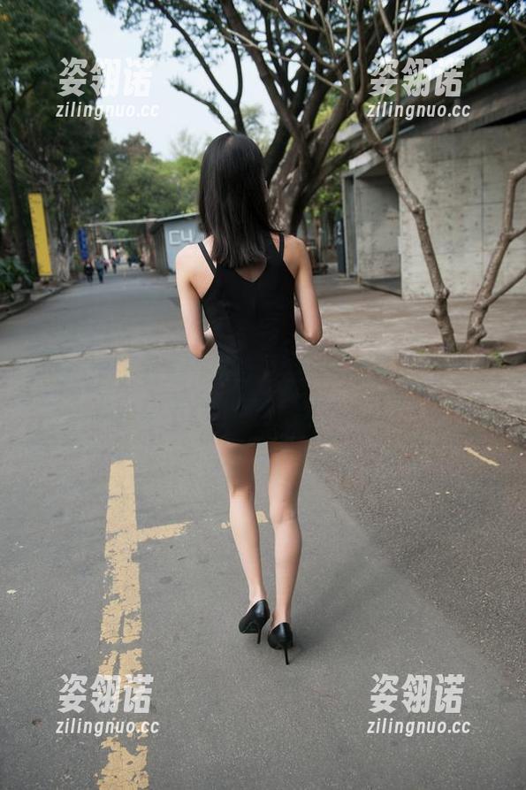 魔镜街拍 魔镜街拍-定制图集:连身裤和超薄肉丝,你信不信上镜就变了模样?