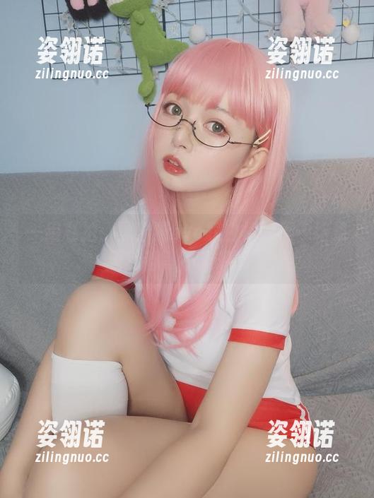 黑猫猫ovo 一组私拍:黑猫猫ovo跟白裙聊天…结果天鹅都等不及想插嘴